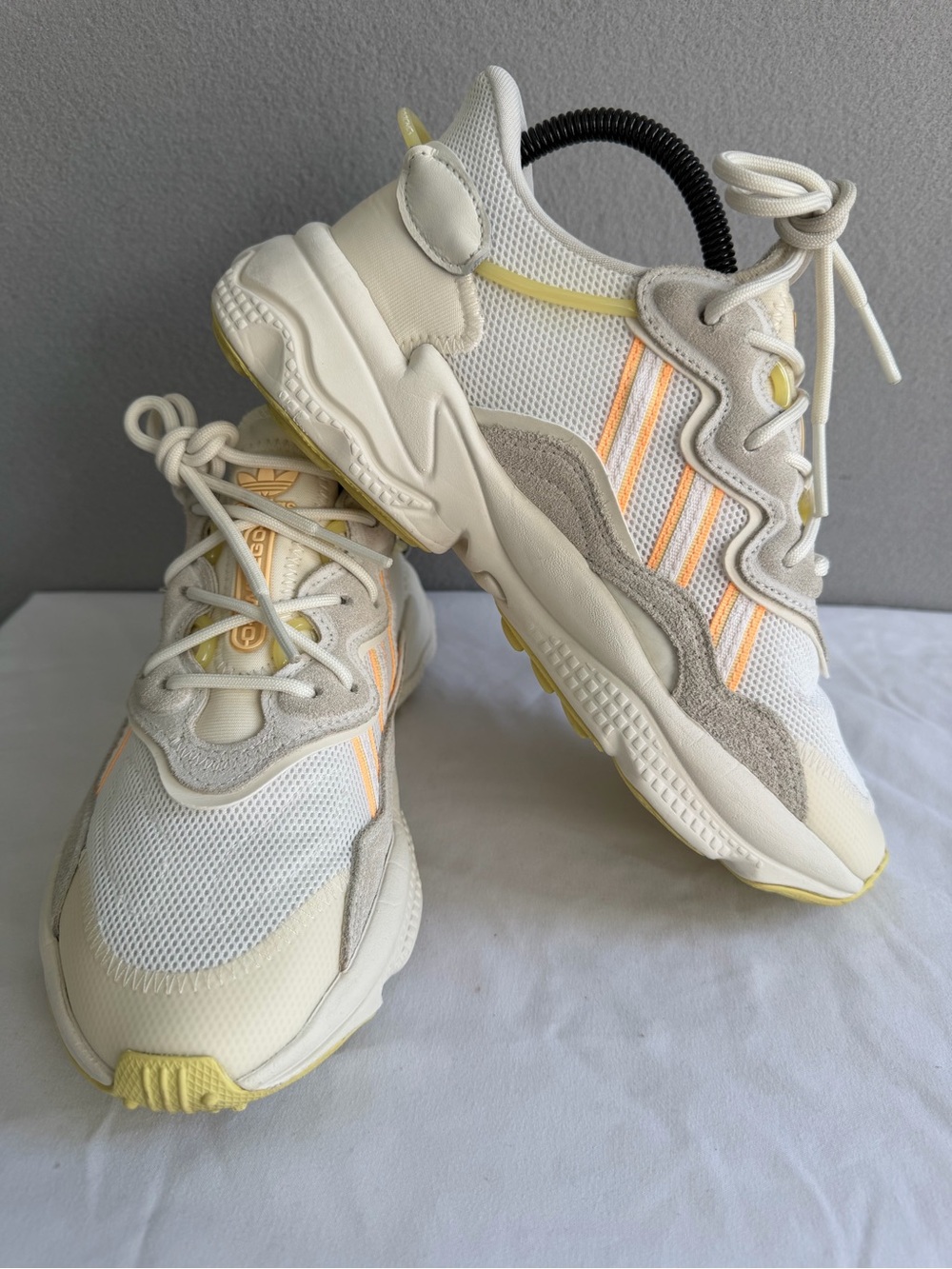 adidas Ozweego Low Top Sneakers s6.5 Women’s Off White/Beige Yellow Acid Orange